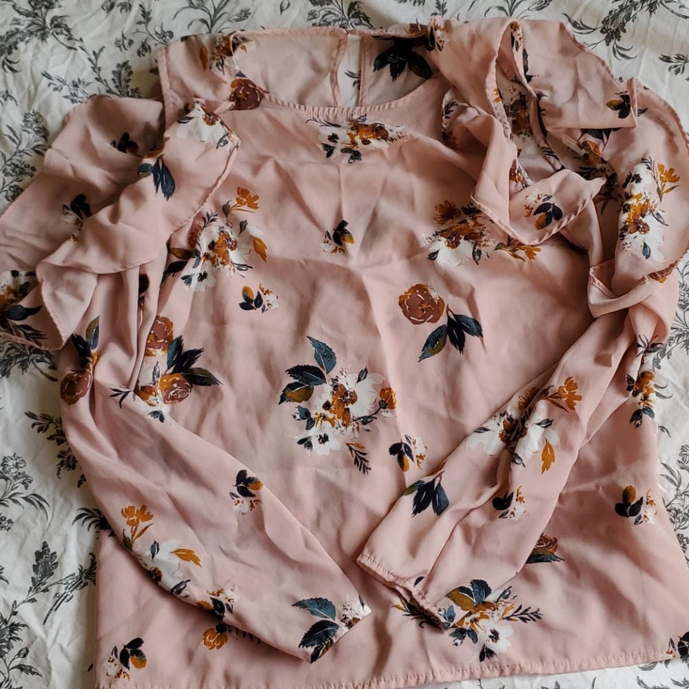 Exposed shoulder blouse